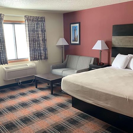 Baymont By Wyndham Waupun Hotel Exterior photo