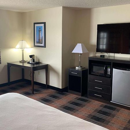 Baymont By Wyndham Waupun Hotel Exterior photo
