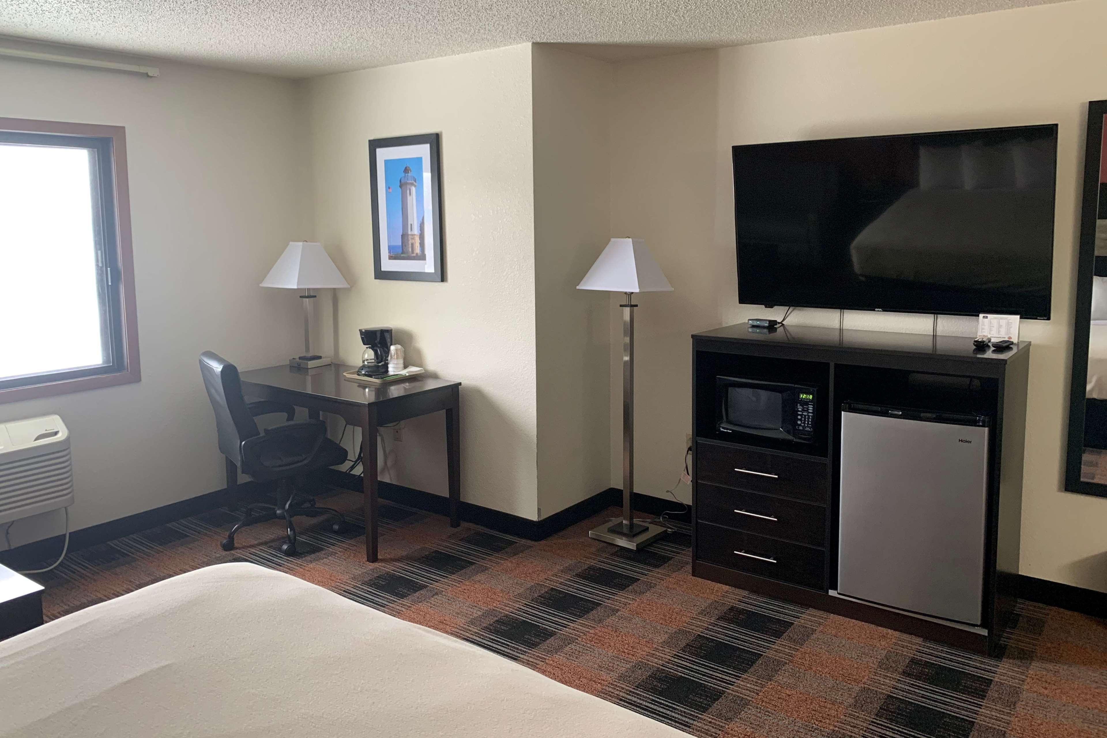Baymont By Wyndham Waupun Hotel Exterior photo