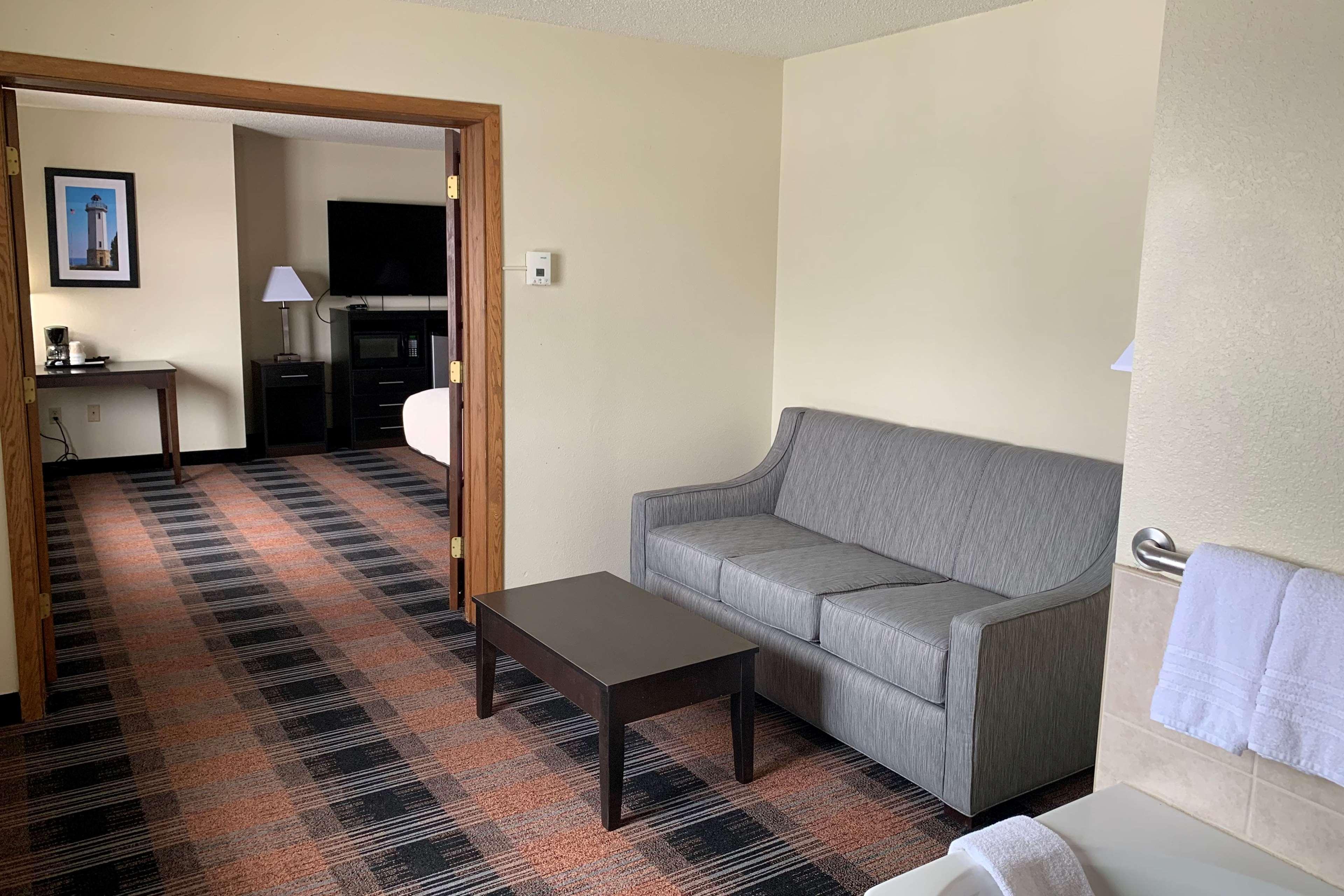 Baymont By Wyndham Waupun Hotel Exterior photo