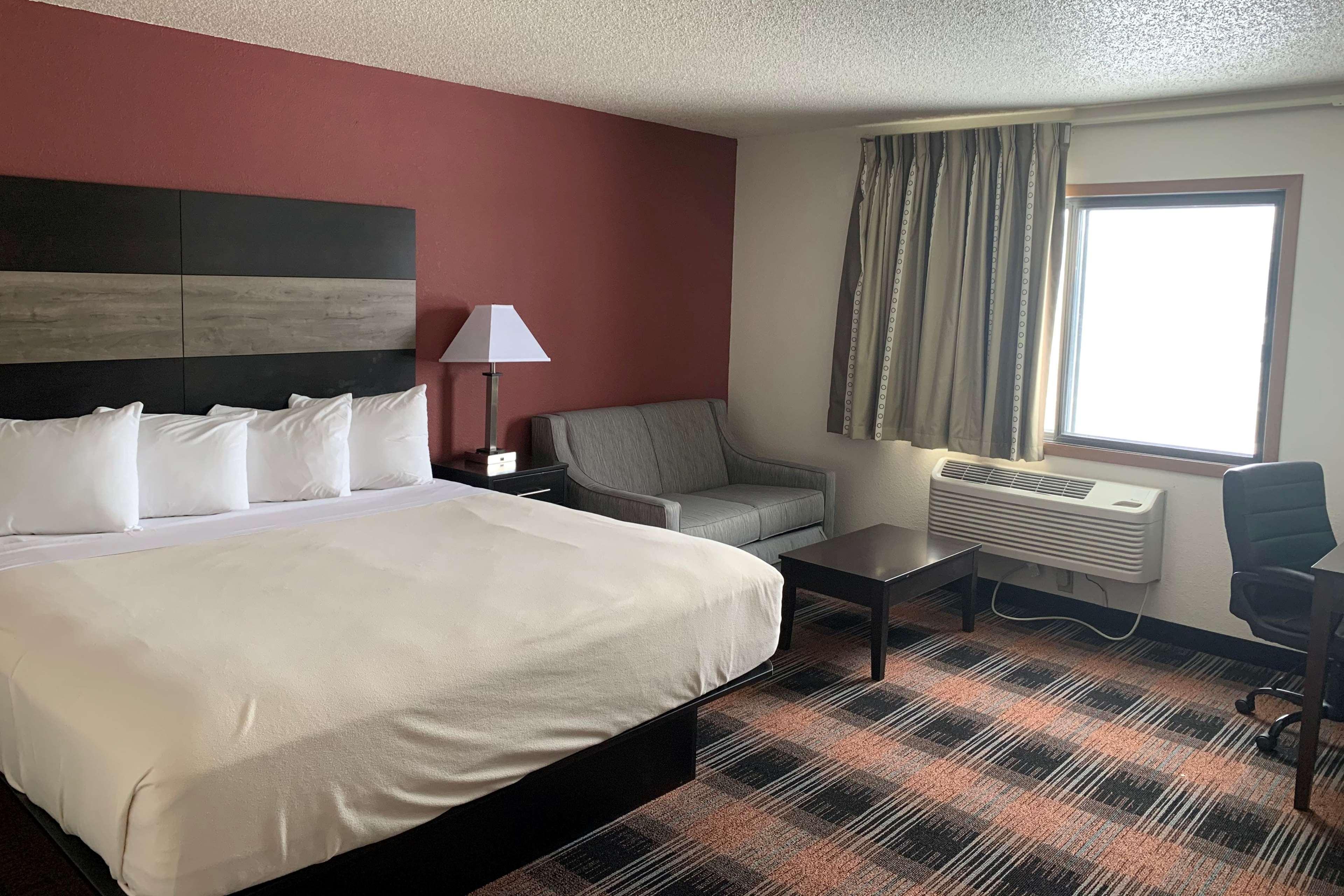 Baymont By Wyndham Waupun Hotel Exterior photo