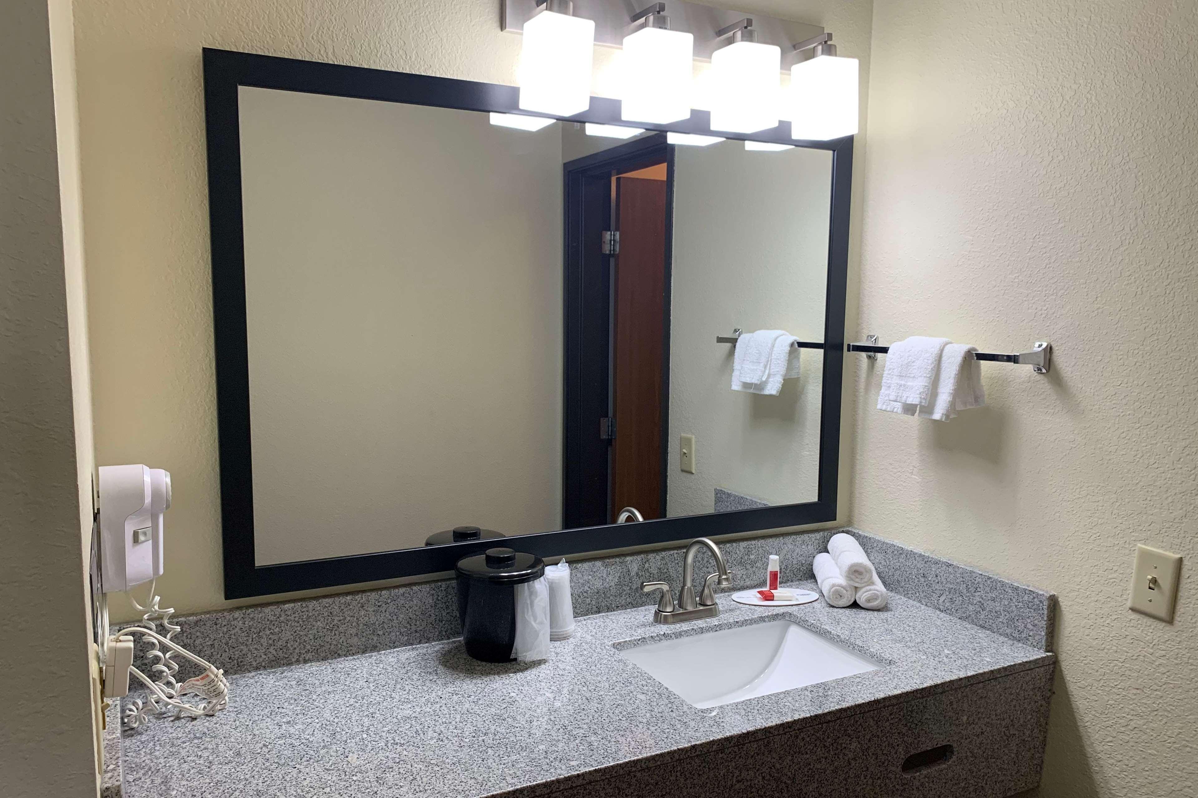 Baymont By Wyndham Waupun Hotel Exterior photo