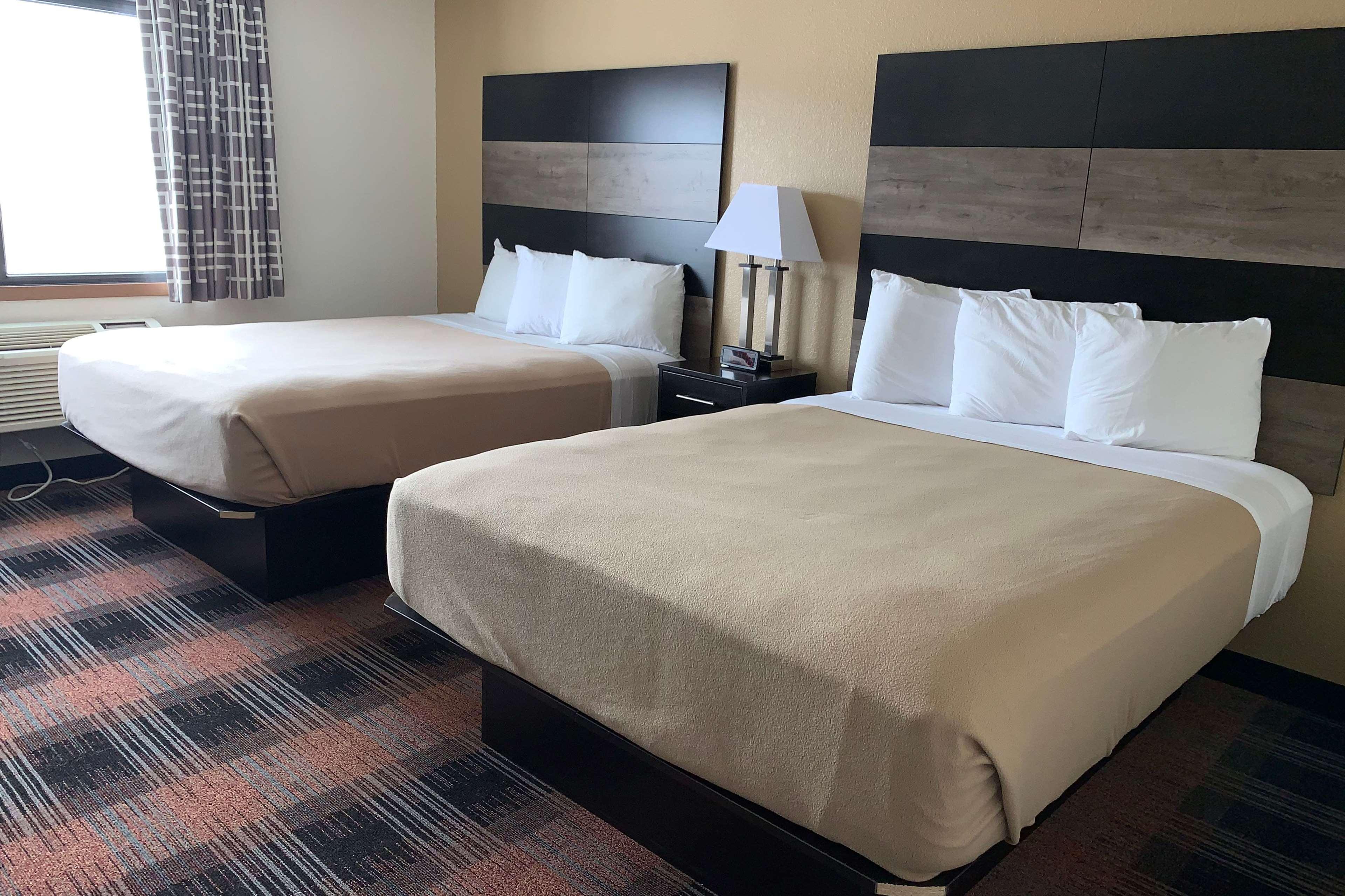 Baymont By Wyndham Waupun Hotel Exterior photo
