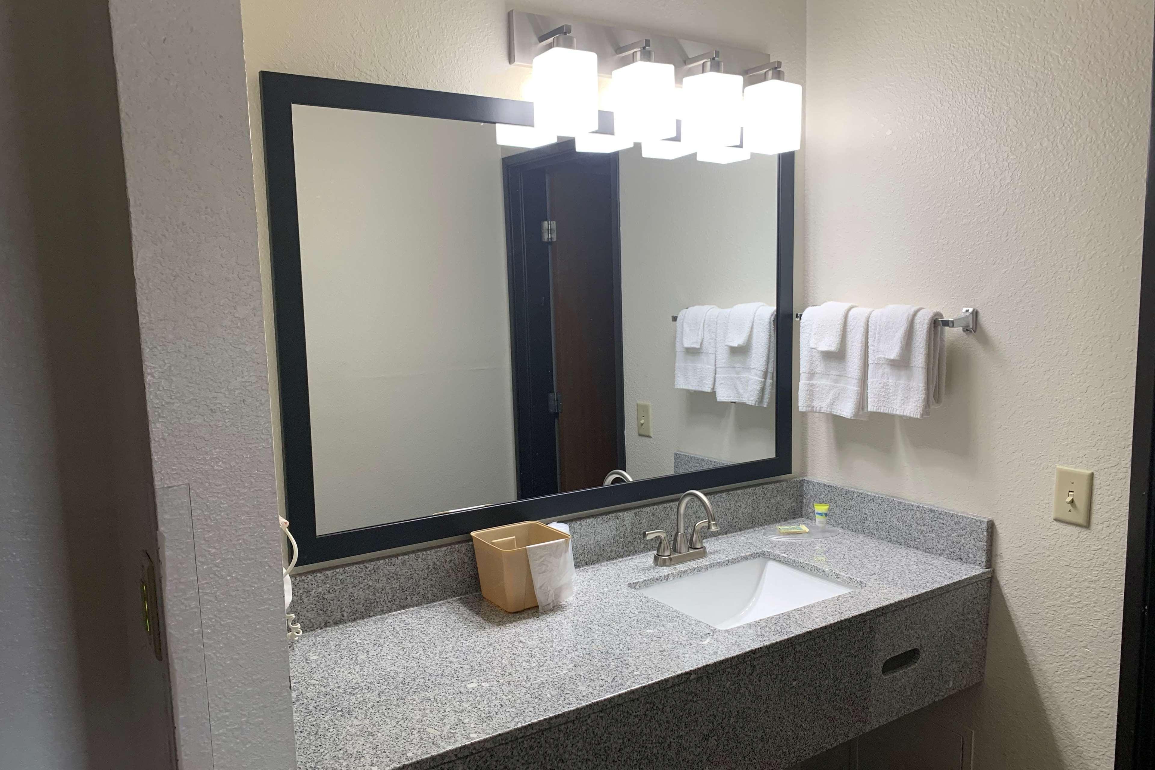 Baymont By Wyndham Waupun Hotel Exterior photo