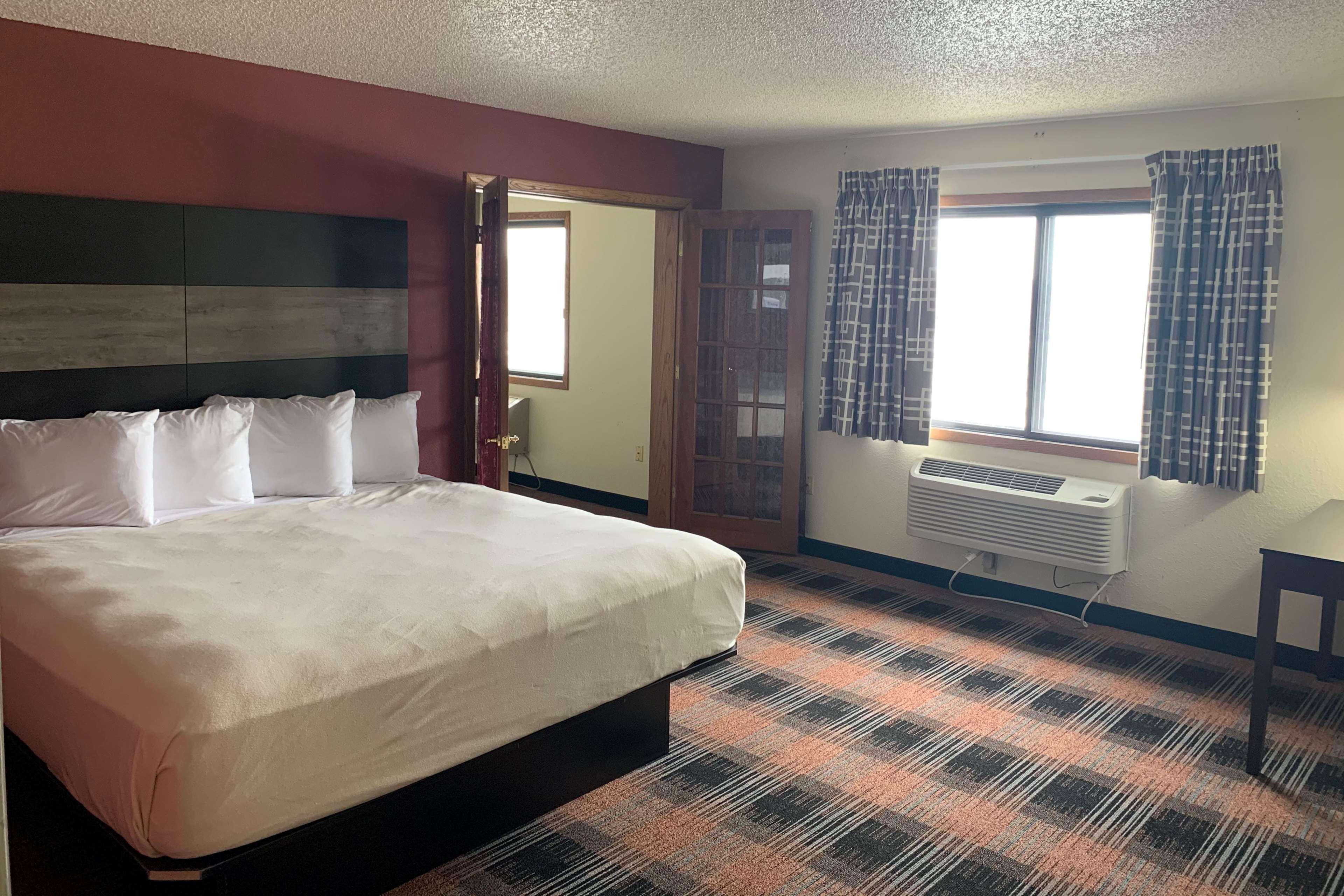 Baymont By Wyndham Waupun Hotel Exterior photo