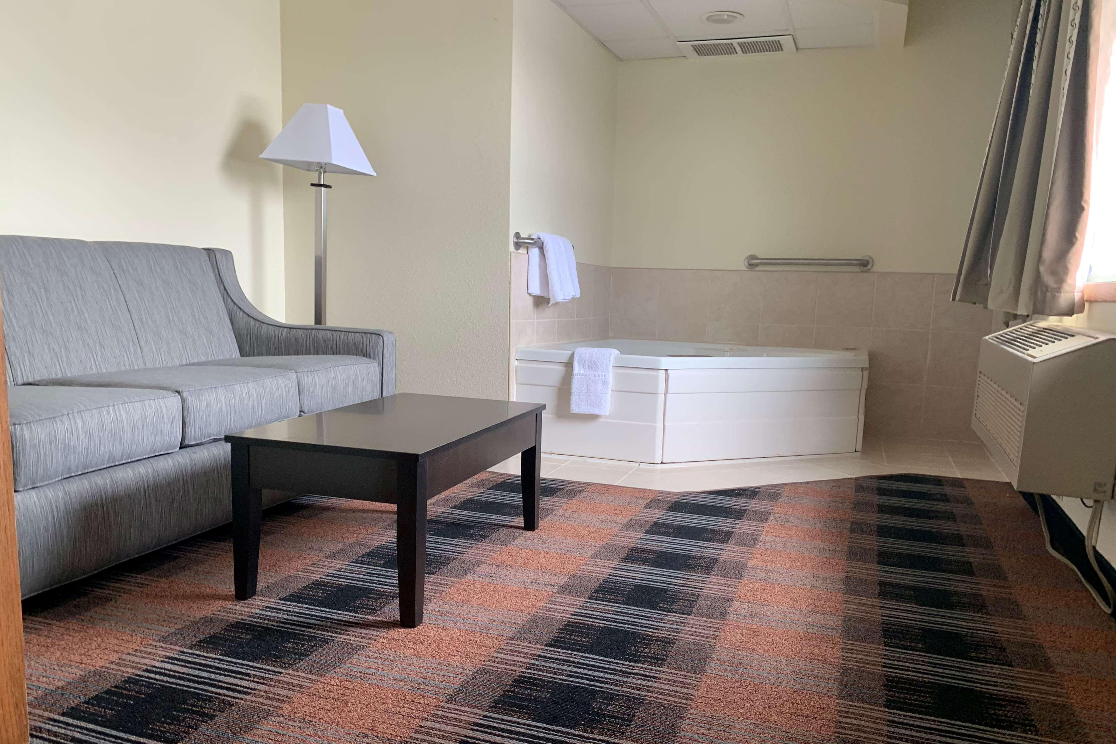 Baymont By Wyndham Waupun Hotel Exterior photo