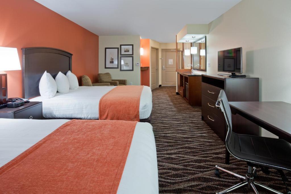 Baymont By Wyndham Waupun Hotel Exterior photo