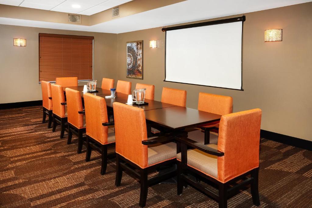 Baymont By Wyndham Waupun Hotel Exterior photo