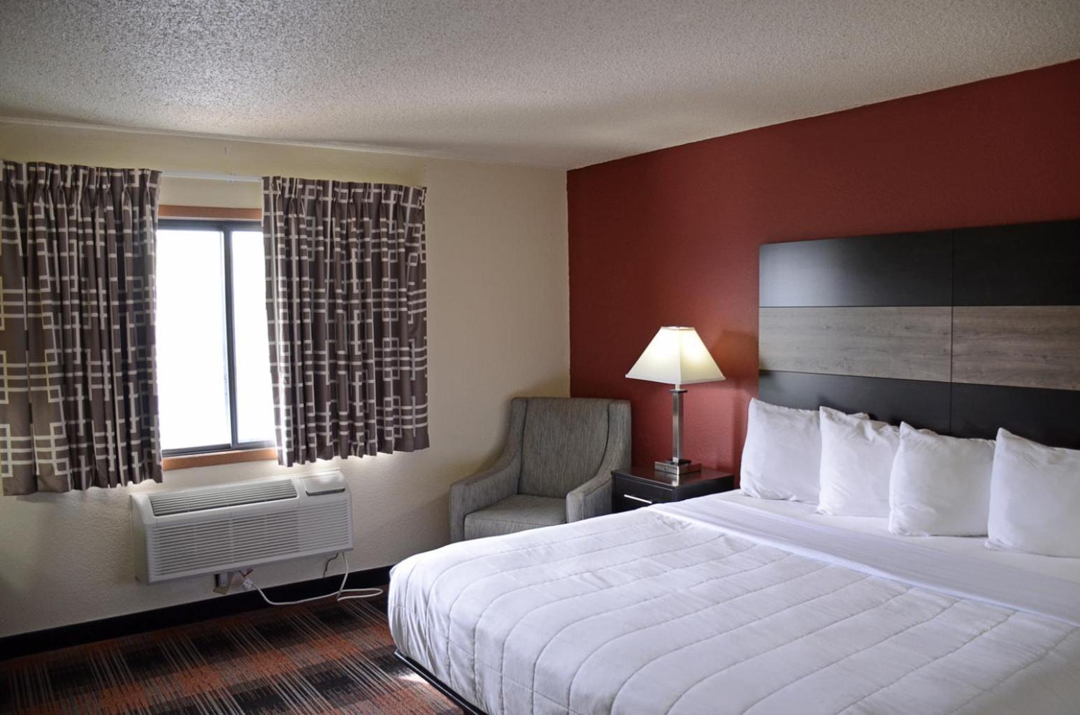Baymont By Wyndham Waupun Hotel Exterior photo