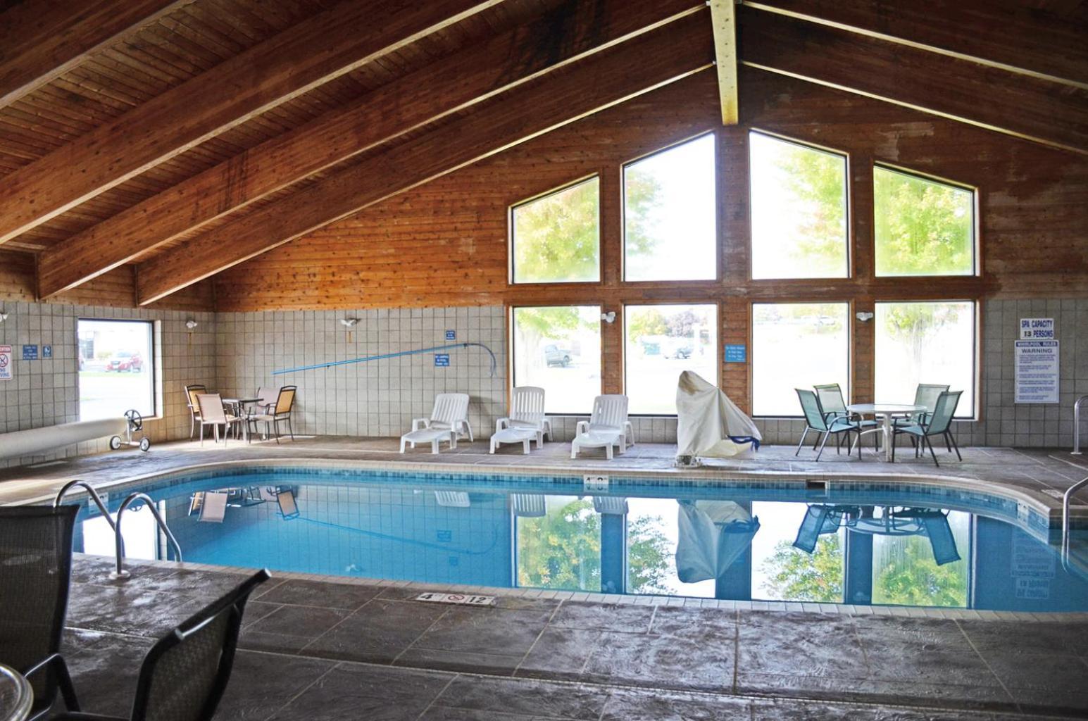 Baymont By Wyndham Waupun Hotel Exterior photo