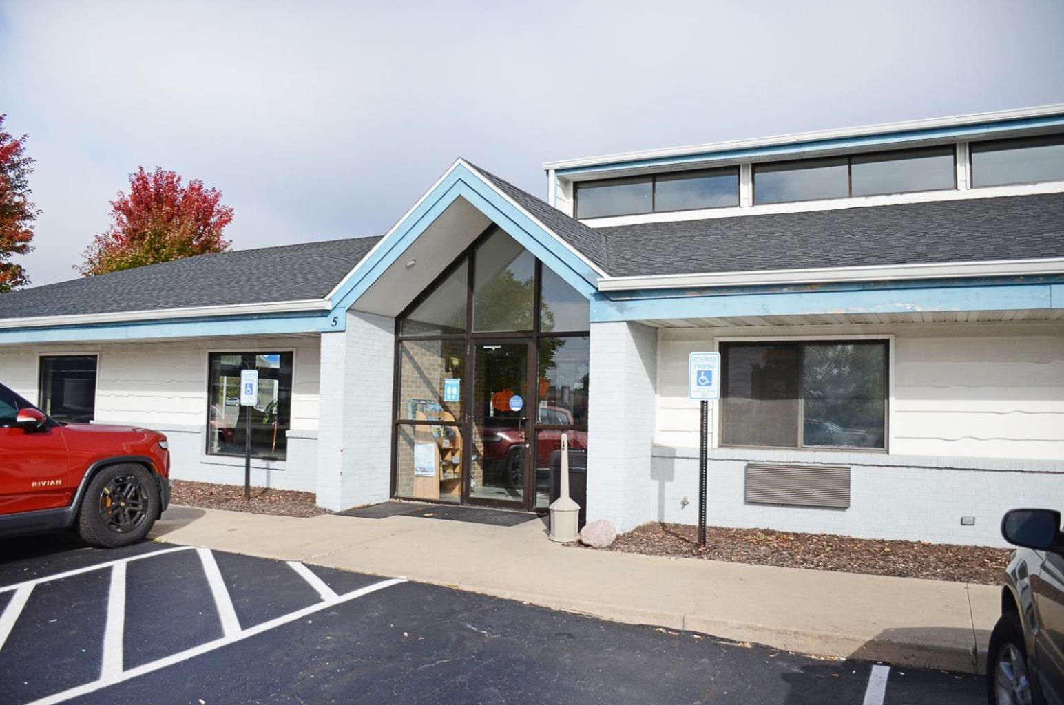 Baymont By Wyndham Waupun Hotel Exterior photo