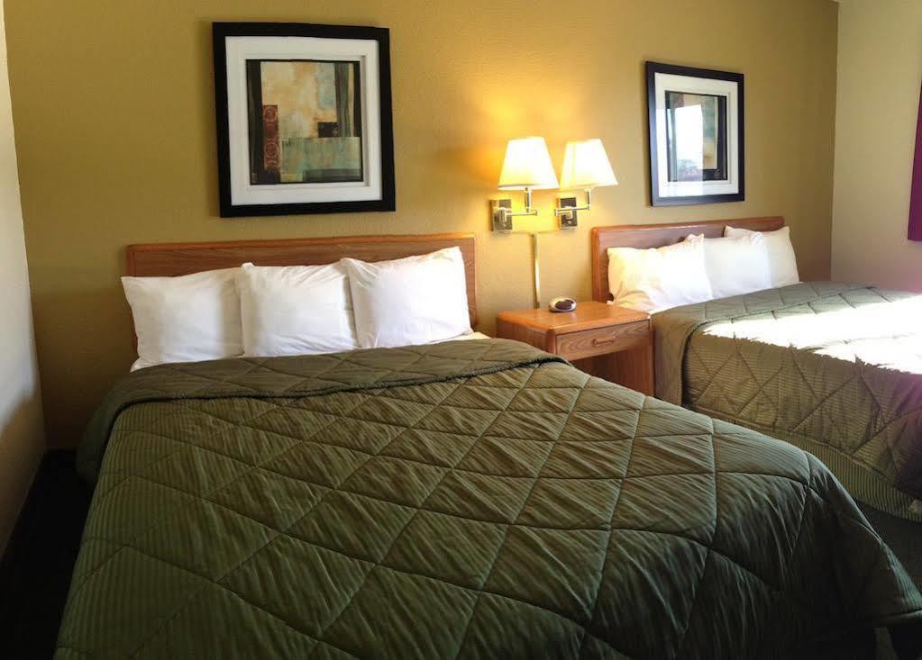 Baymont By Wyndham Waupun Hotel Exterior photo